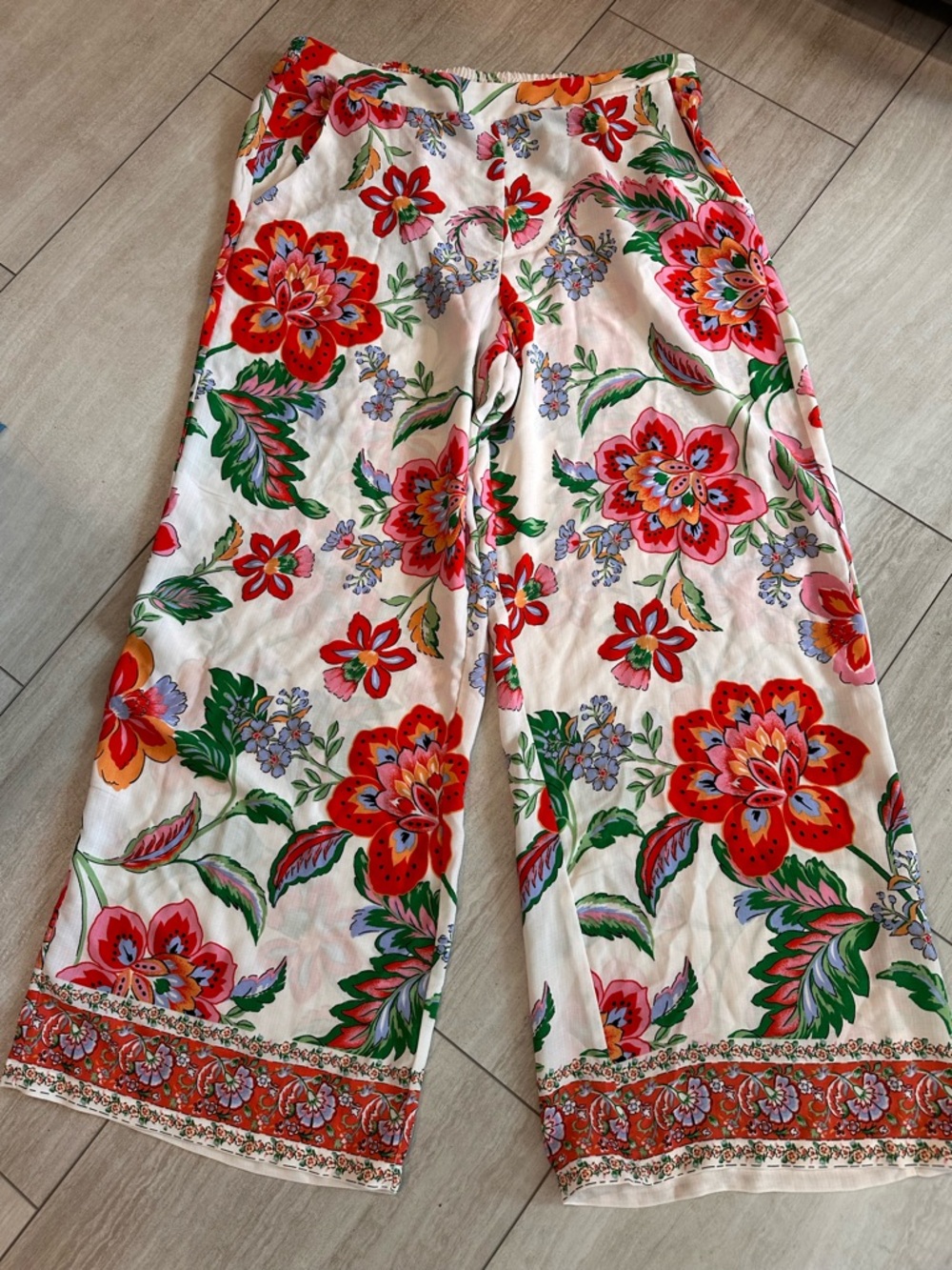 Floral Pants & FREE SHOES🥰🥰 - Picture 3 of 4